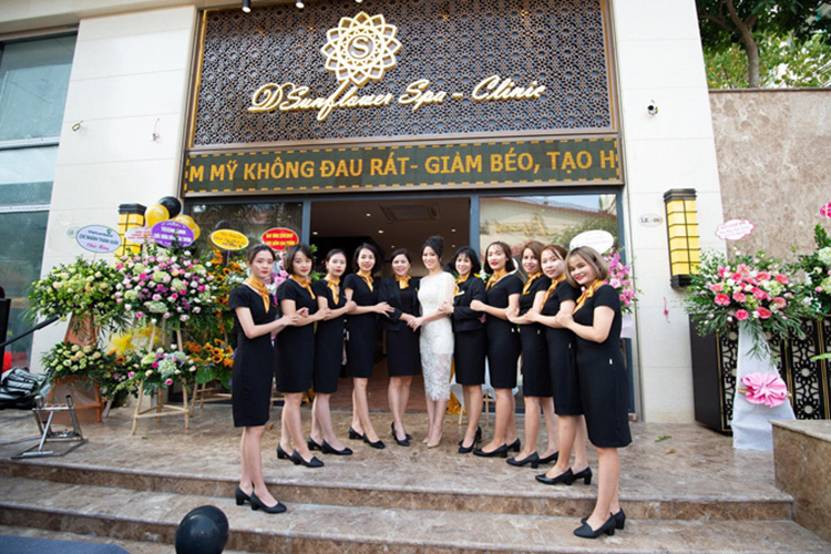 Á Hậu Việt Nam 2014 chúc mừng khai trương thẩm mỹ viện Dsunflower Spa Clinic