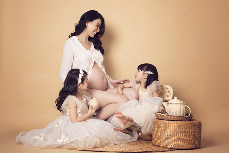 Cựu người mẫu Thư Huyền khoe bụng bầu 8 tháng khi mang thai lần thứ 3 số 5