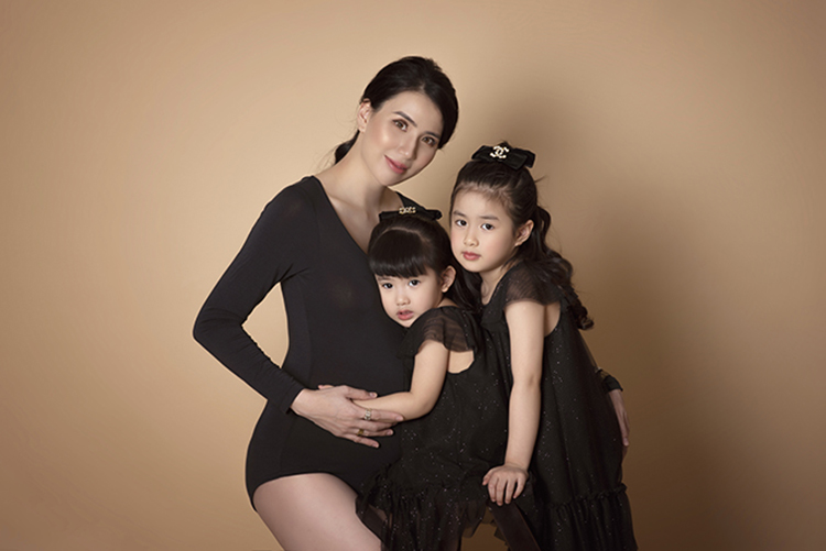 Cựu người mẫu Thư Huyền khoe bụng bầu 8 tháng khi mang thai lần thứ 3 số 6