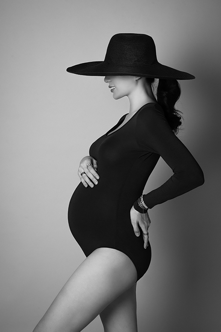 Cựu người mẫu Thư Huyền khoe bụng bầu 8 tháng khi mang thai lần thứ 3 số 7